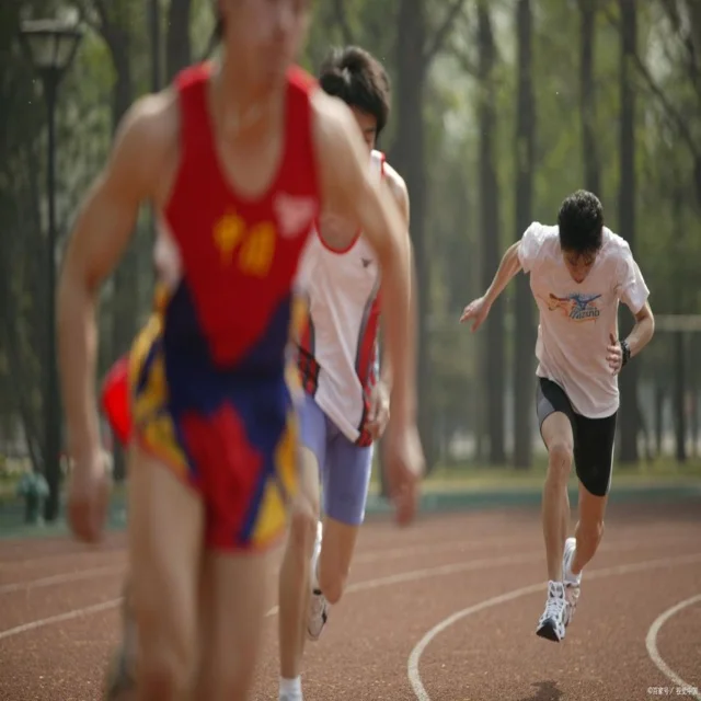 东部季后赛激战正酣，豪强争锋谁能脱颖而出
